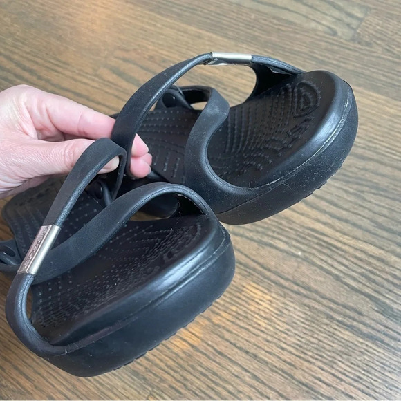 NWT Crocs Cyprus Slide Heels Strappy Sandals Black - Picture 7 of 14
